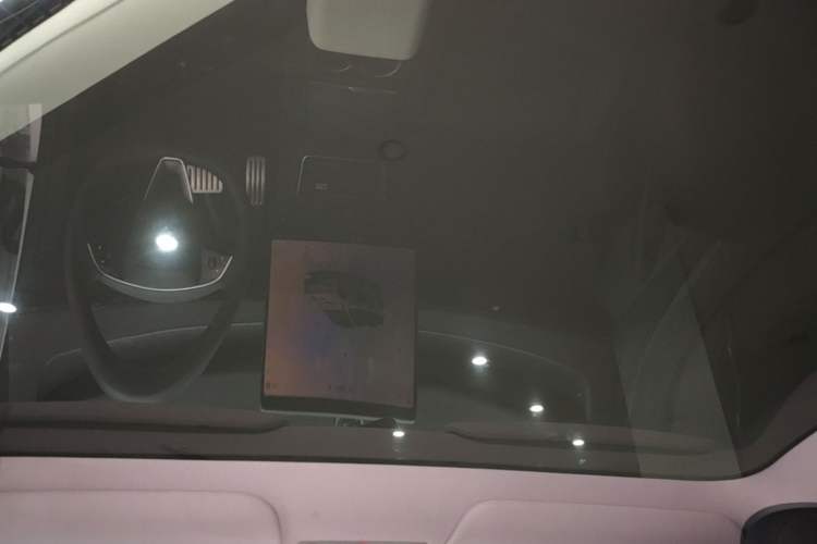 Used Tesla Model Y 2025 Rear-Wheel-Drive Version Headliner