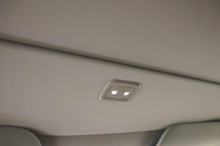 Used Tesla Model Y 2025 Long-Range All-Wheel-Drive Version Headliner