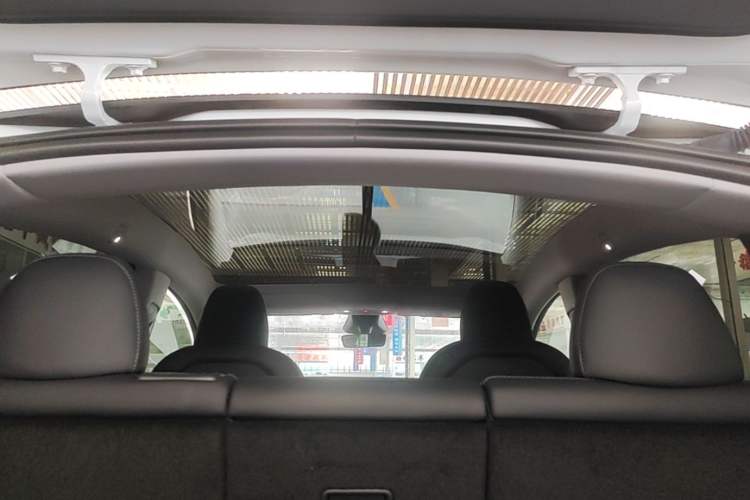 Used Tesla Model Y 2025 Rear-Wheel-Drive Version Headliner