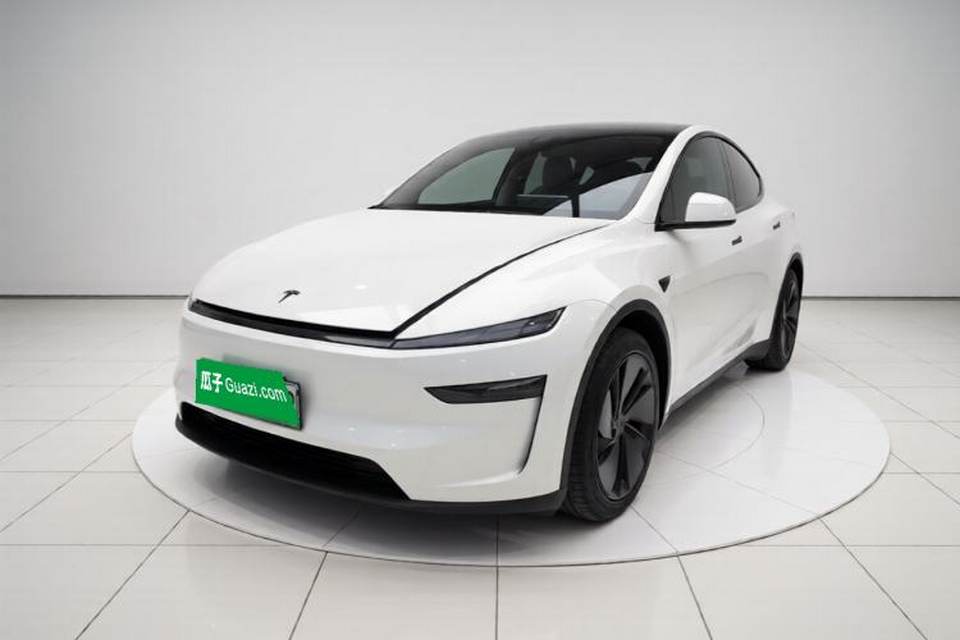 Tesla Model Y 2025
