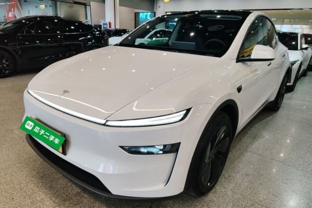 Used Tesla Model Y 2025 Long-Range All-Wheel Drive First Edition