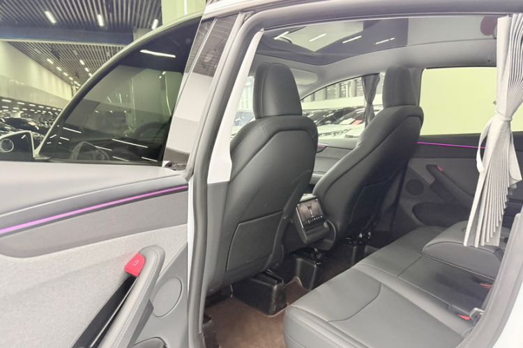 Used Tesla Model Y 2025 Rear-Wheel-Drive Version Interior 1