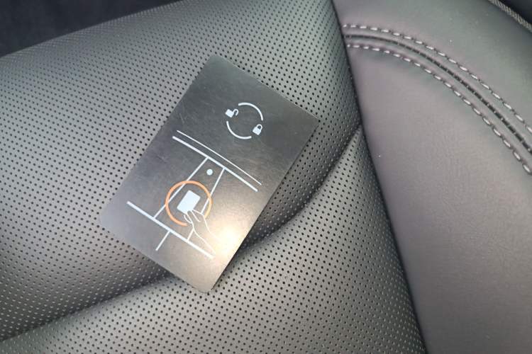 Used Tesla Model Y 2025 Long-Range All-Wheel-Drive Version Interior 1