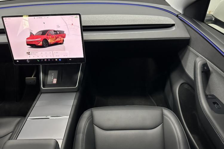 Used Tesla Model Y 2025 Rear-Wheel-Drive Version Interior 1