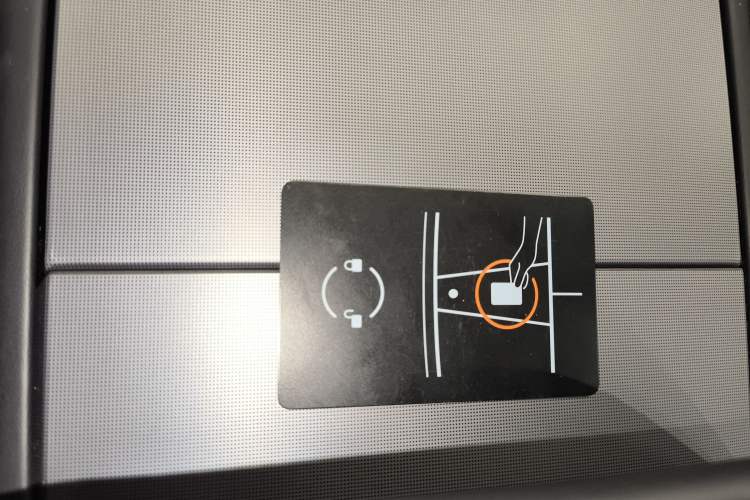 Used Tesla Model Y 2025 Rear-Wheel-Drive Version Interior 1