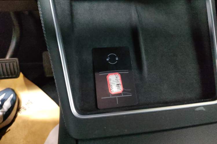 Used Tesla Model Y 2025 Long-Range All-Wheel-Drive Version Interior 1