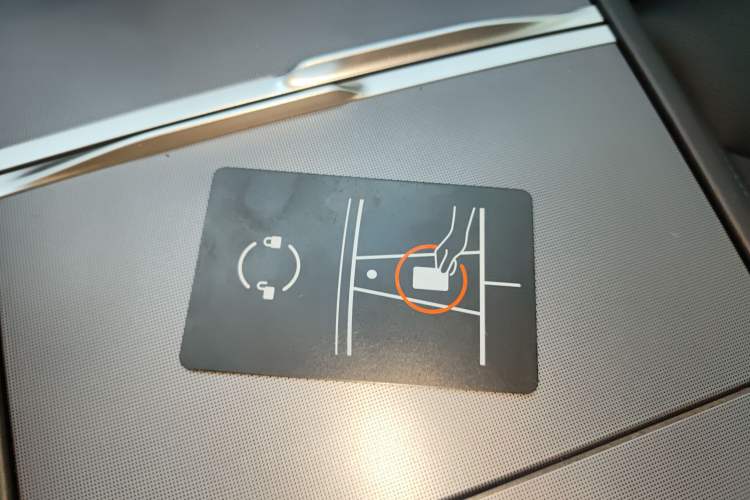 Used Tesla Model Y 2025 Rear-Wheel-Drive Version Interior 1