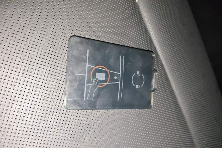 Used Tesla Model Y 2025 Rear-Wheel-Drive Version Interior 1