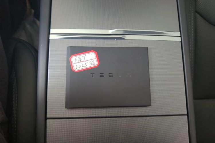 Used Tesla Model Y 2025 Rear-Wheel-Drive Version Interior 1