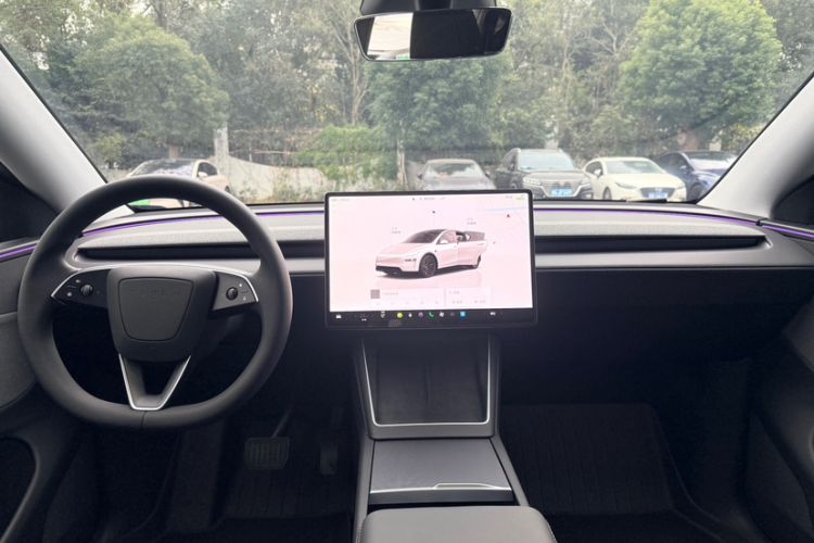 Used Tesla Model Y 2025 Rear-Wheel-Drive Version Interior 2