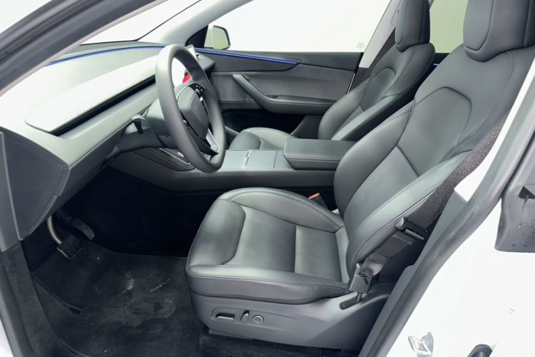Used Tesla Model Y 2025 Rear-Wheel-Drive Version Interior 2