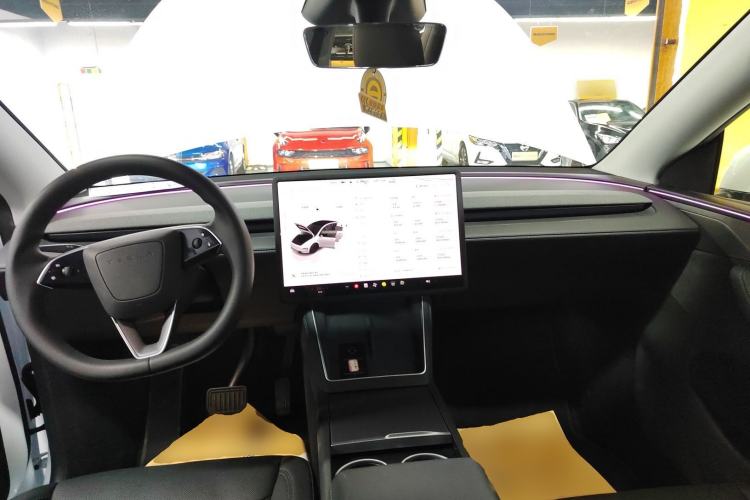 Used Tesla Model Y 2025 Long-Range All-Wheel-Drive Version Interior 2