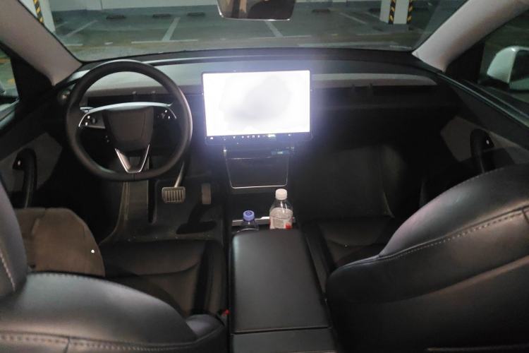 Used Tesla Model Y 2025 Rear-Wheel-Drive Version Interior 2