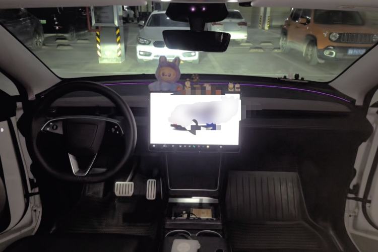 Used Tesla Model Y 2025 Rear-Wheel-Drive Version Interior 2