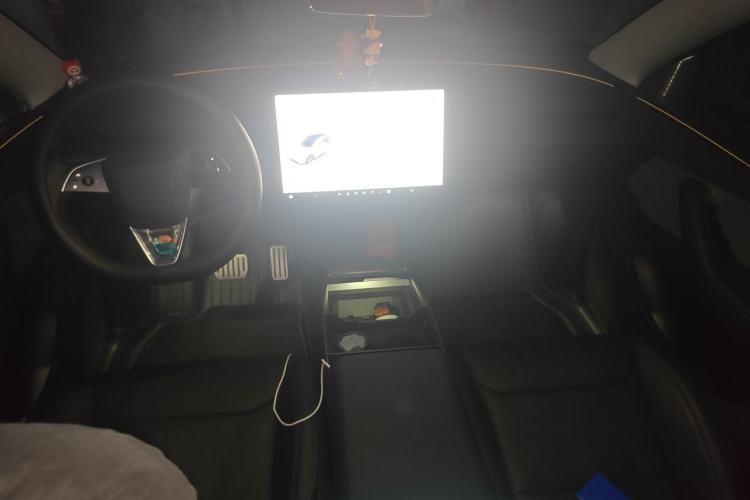 Used Tesla Model Y 2025 Rear-Wheel-Drive Version Interior 2