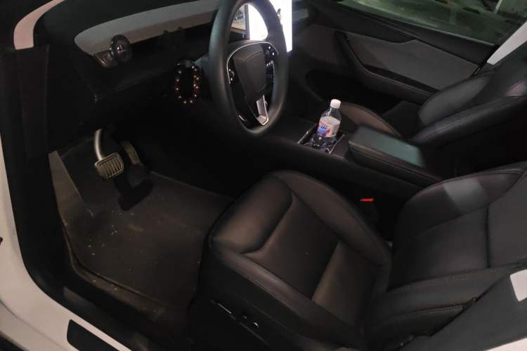 Used Tesla Model Y 2025 Rear-Wheel-Drive Version Interior 3