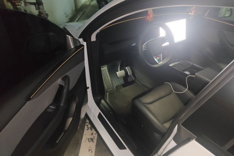 Used Tesla Model Y 2025 Rear-Wheel-Drive Version Interior 3