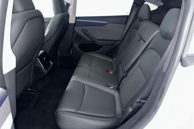 Used Tesla Model Y 2025 Rear-Wheel-Drive Version Interior 4