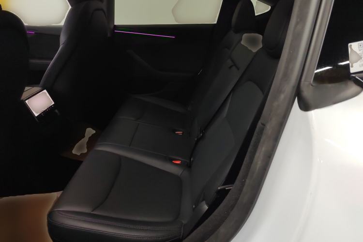 Used Tesla Model Y 2025 Long-Range All-Wheel-Drive Version Interior 4