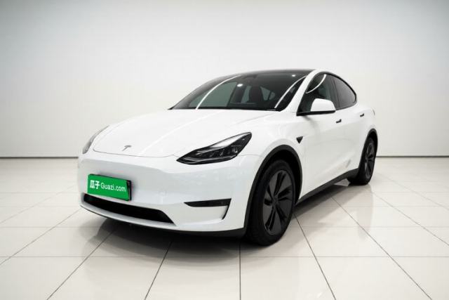 Tesla Model Y 2025 Rear-Wheel-Drive Version مستعملة