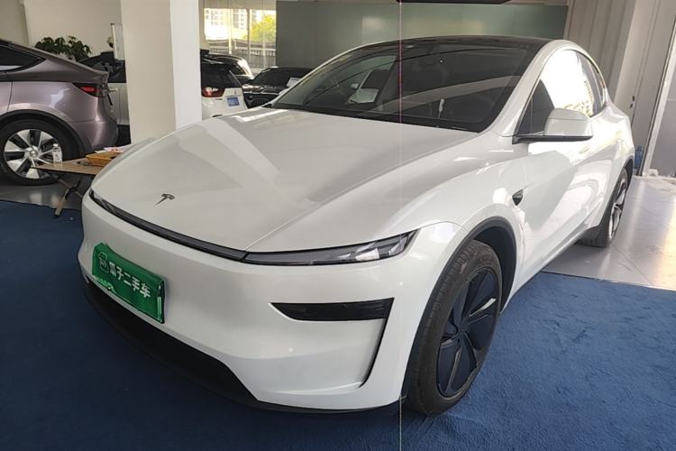 Tesla Model Y 2025 Rear-Wheel-Drive Version