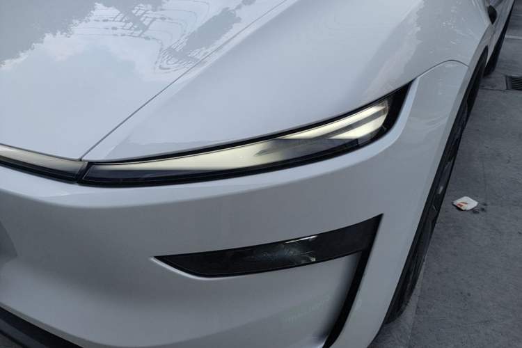 Used Tesla Model Y 2025 Long-Range All-Wheel-Drive Version Left Front Headlight