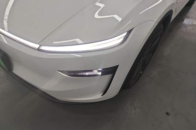 Used Tesla Model Y 2025 Long-Range All-Wheel-Drive Version Left Front Headlight