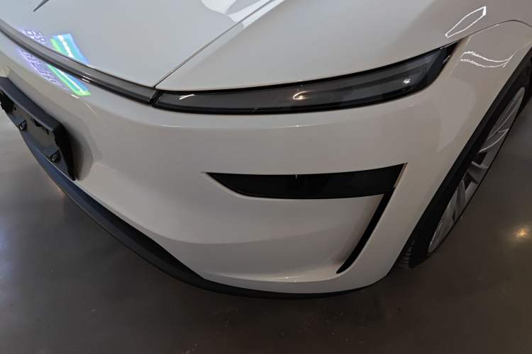 Used Tesla Model Y 2025 Long-Range All-Wheel-Drive Version Left Front Headlight