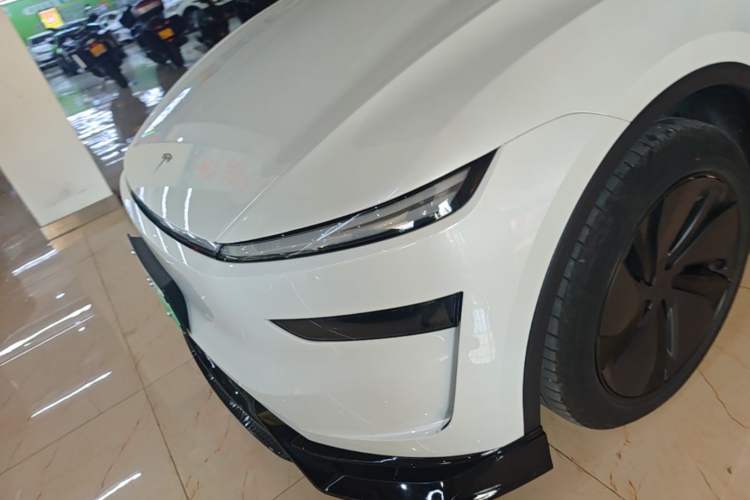 Used Tesla Model Y 2025 Long-Range All-Wheel-Drive Version Left Front Headlight