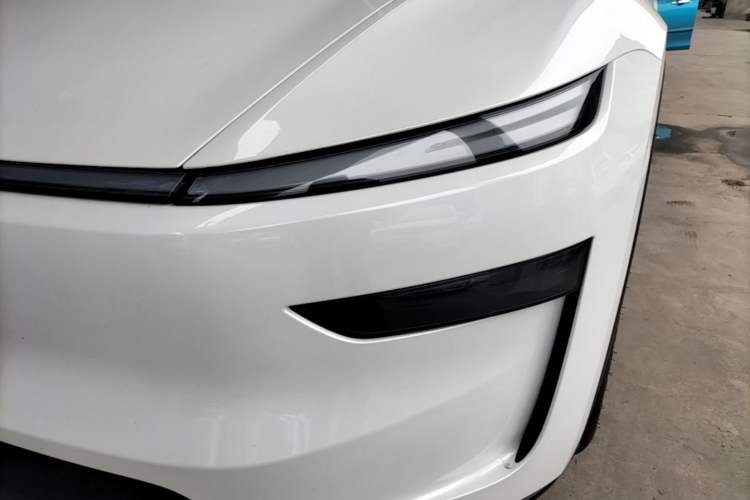 Used Tesla Model Y 2025 Rear-Wheel Drive First Edition Left Front Headlight