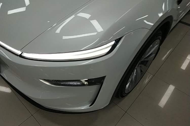 Used Tesla Model Y 2025 Long-Range All-Wheel-Drive Version Left Front Headlight