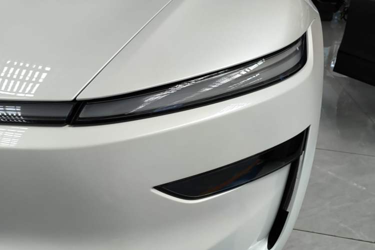 Used Tesla Model Y 2025 Rear-Wheel Drive First Edition Left Front Headlight
