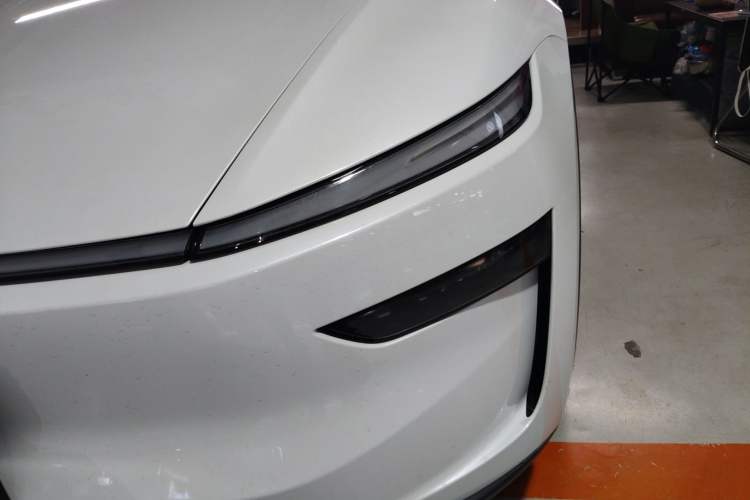 Used Tesla Model Y 2025 Rear-Wheel Drive First Edition Left Front Headlight