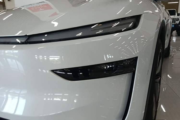 Used Tesla Model Y 2025 Rear-Wheel Drive First Edition Left Front Headlight