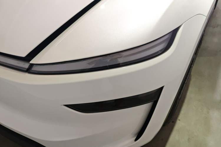 Used Tesla Model Y 2025 Long-Range All-Wheel-Drive Version Left Front Headlight