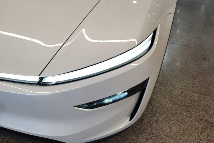 Used Tesla Model Y 2025 Long-Range All-Wheel Drive First Edition Left Front Headlight