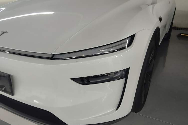 Used Tesla Model Y 2025 Rear-Wheel Drive First Edition Left Front Headlight