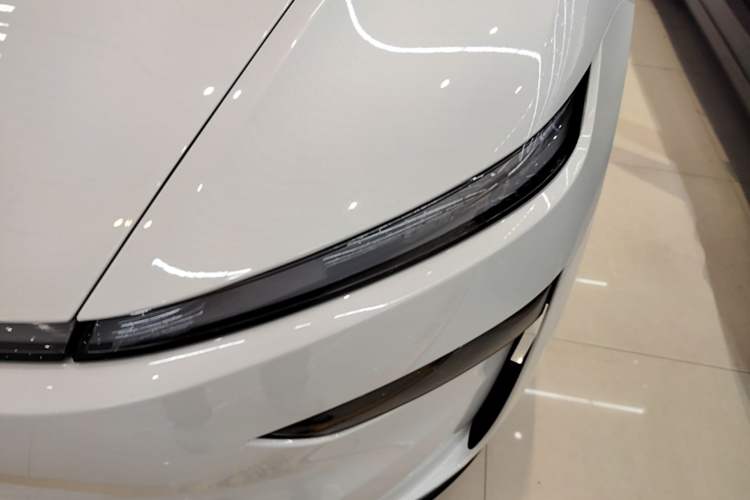 Used Tesla Model Y 2025 Long-Range All-Wheel-Drive Version Left Front Headlight