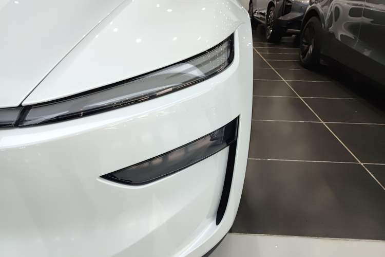 Used Tesla Model Y 2025 Rear-Wheel-Drive Version Left Front Headlight