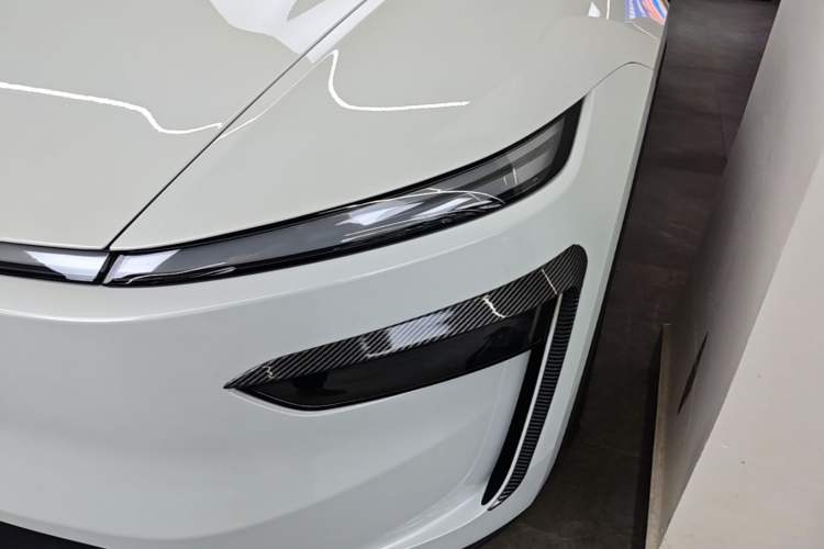 Used Tesla Model Y 2025 Long-Range All-Wheel-Drive Version Left Front Headlight