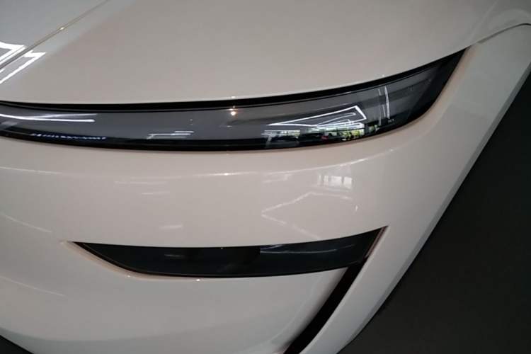 Used Tesla Model Y 2025 Rear-Wheel Drive First Edition Left Front Headlight