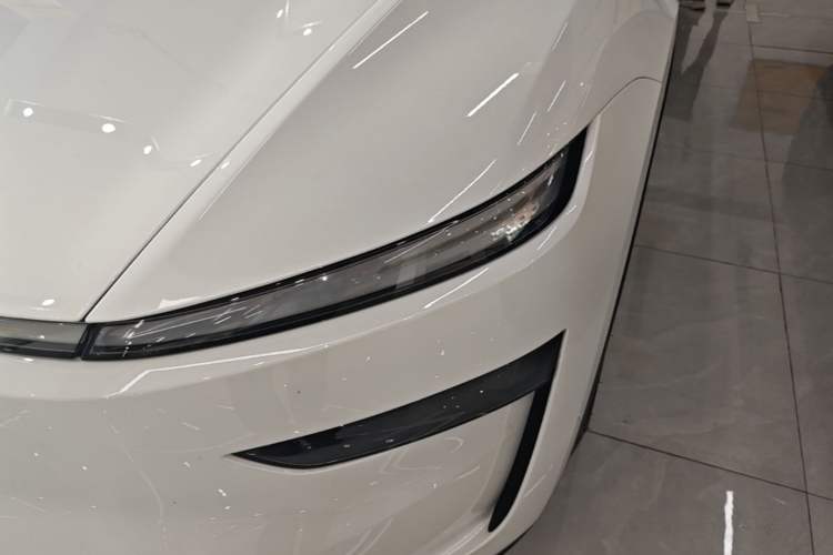 Used Tesla Model Y 2025 Long-Range All-Wheel Drive First Edition Left Front Headlight