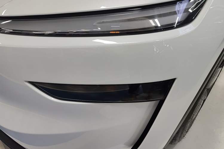 Used Tesla Model Y 2025 Long-Range All-Wheel-Drive Version Left Front Headlight