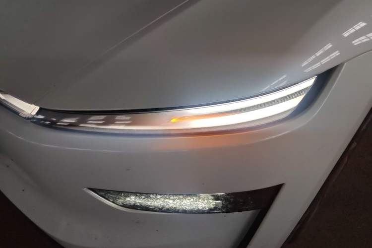 Used Tesla Model Y 2025 Rear-Wheel Drive First Edition Left Front Headlight