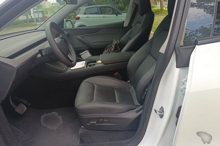 Used Tesla Model Y 2025 Rear-Wheel-Drive Version Left Front Seat