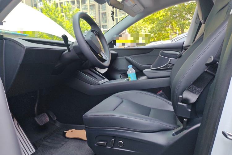 Used Tesla Model Y 2025 Rear-Wheel-Drive Version Left Front Seat