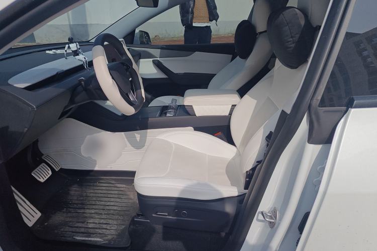 Used Tesla Model Y 2025 Long-Range All-Wheel Drive First Edition Left Front Seat