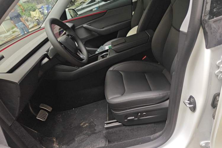 Used Tesla Model Y 2025 Rear-Wheel-Drive Version Left Front Seat
