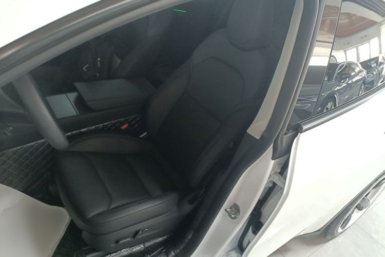 Used Tesla Model Y 2025 Long-Range All-Wheel-Drive Version Left Front Seat
