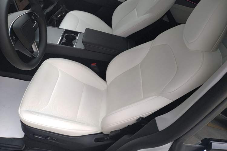 Used Tesla Model Y 2025 Long-Range All-Wheel-Drive Version Left Front Seat